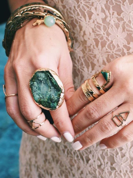 Модные кольца с камнями