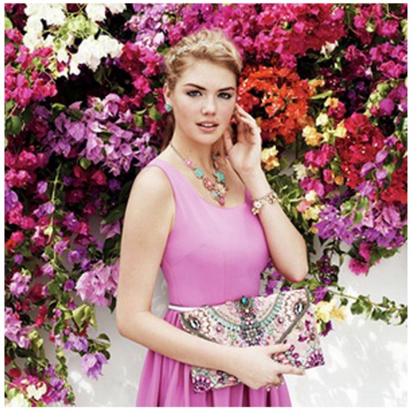 девушка среди цветов