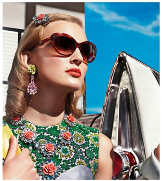 лук с крупными серьгами