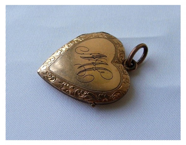 медальон сердце